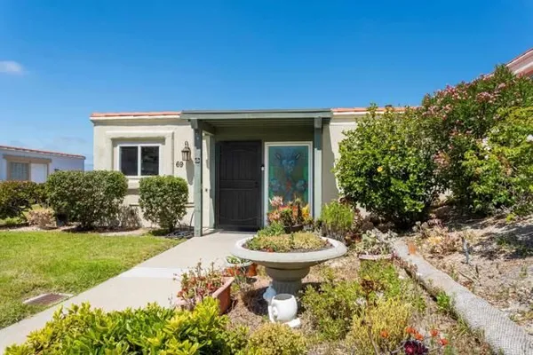 Property Slideshow image 2 of 30 | 3621 s vis 69, Oceanside, CA, 92057