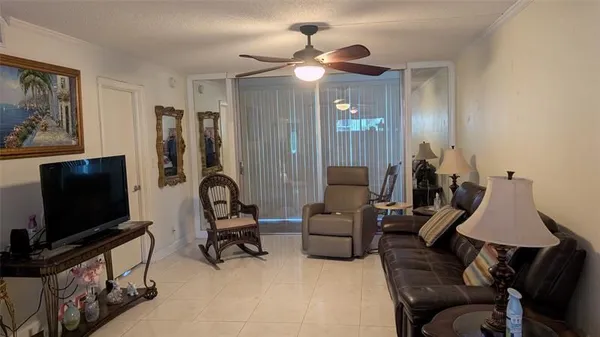 Property Slideshow image 2 of 9 | 9300 n hollybrook lake dr apt 106, Pembroke Pines, FL, 33025