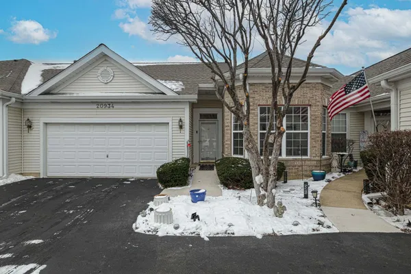 Property Slideshow image 2 of 34 | 20934 w spruce ln, Plainfield, IL, 60544