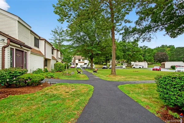 Property Slideshow image 3 of 44 | 41 jefferson oval b, Yorktown Heights, NY, 10598