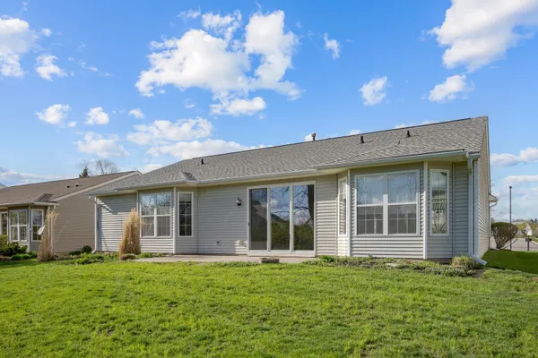 Property Slideshow image 3 of 34 | 13776 fieldstone dr, Huntley, IL, 60142