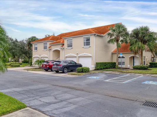 Property Slideshow image 2 of 53 | 7273 cedar hollow cir # 102, Bradenton, FL, 34203