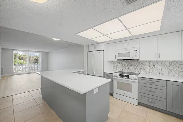 Property Slideshow image 2 of 55 | 9 forbes pl 108, Dunedin, FL, 34698