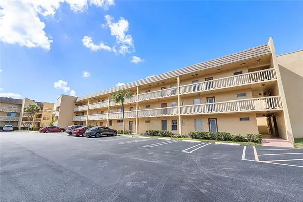 Property Slideshow image 2 of 19 | 6051 nw 61st ave 202, Tamarac, FL, 33319