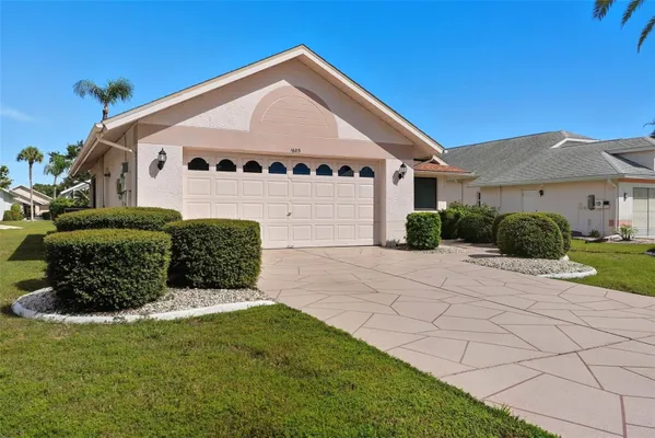 Property Slideshow image 2 of 32 | 1603 e del webb blvd, Sun City Center, FL, 33573