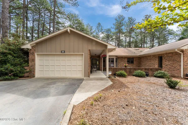Property Slideshow image 2 of 35 | 815 myrtlewood ct, Southern Pines, NC, 28387