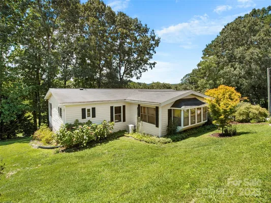 Property Slideshow image 3 of 27 | 200 cranbrook cir, Hendersonville, NC, 28792