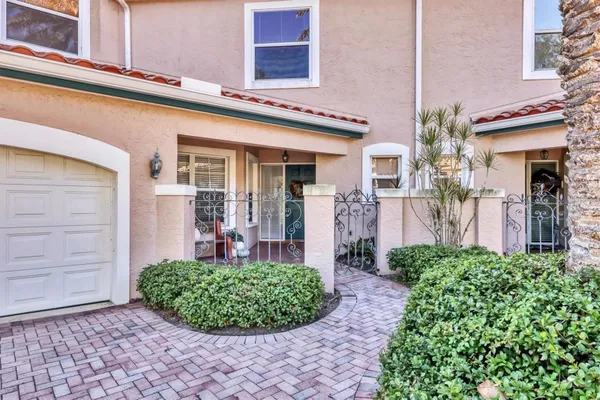 Property Slideshow image 3 of 69 | 1703 starling dr # 1703, Sarasota, FL, 34231