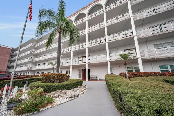Property Slideshow image 3 of 47 | 5501 80th st 405, St Petersburg, FL, 33709