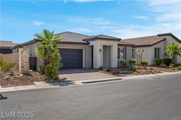 Property Slideshow image 2 of 69 | 124 lake oasis st, Henderson, NV, 89011