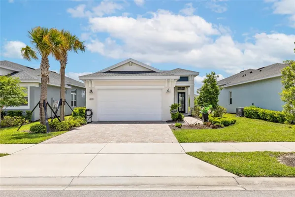 Property Slideshow image 2 of 41 | 819 liliana dr, Deland, FL, 32724