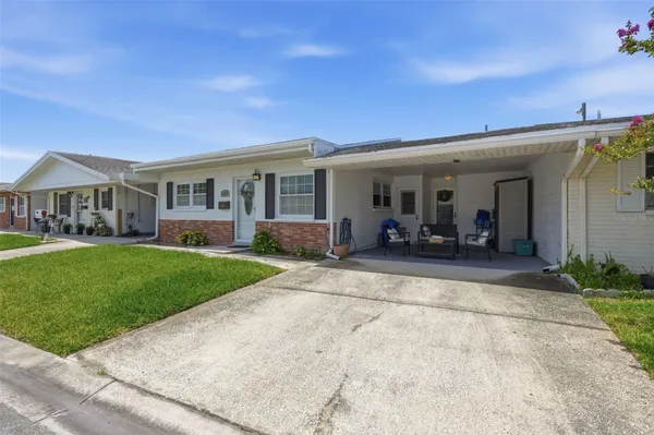 Property Slideshow image 3 of 38 | 9920 daffodil st 52, Pinellas Park, FL, 33782