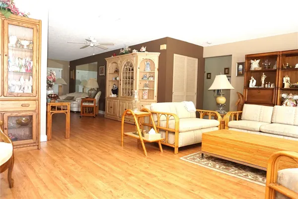 Property Slideshow image 3 of 40 | 4031 93rd ter 5, Pinellas Park, FL, 33782