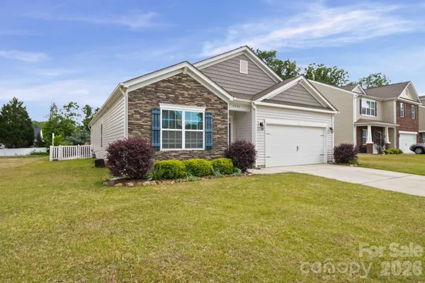 Property Slideshow image 2 of 29 | 2228 apple glen ln, Charlotte, NC, 28269