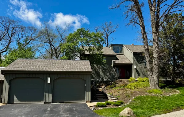Property Slideshow image 2 of 38 | 412 deer trail hl b, Lake Barrington, IL, 60010