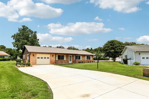 Property Slideshow image 3 of 44 | 70 stone haven ct, Leesburg, FL, 34788