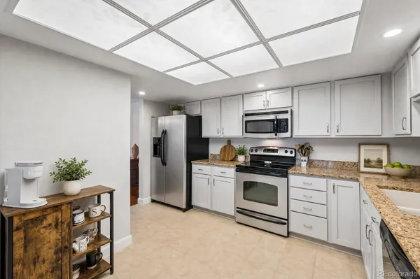 Property Slideshow image 3 of 43 | 13952 e marina dr 509, Aurora, CO, 80014