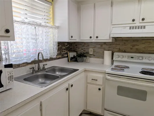 Property Slideshow image 3 of 28 | 4111 heron way e-103, Bradenton, FL, 34205