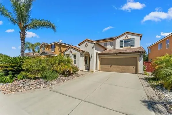 Property Slideshow image 2 of 47 | 10266 spruce woodlands way way, Escondido, CA, 92026