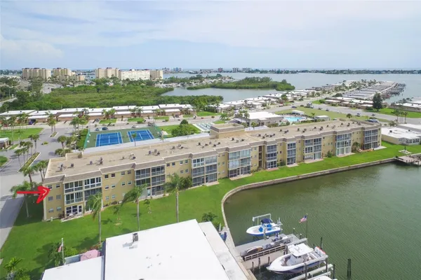 Property Slideshow image 3 of 29 | 1 boca ciega point blvd 316, St Petersburg, FL, 33708