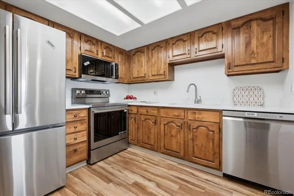 Property Slideshow image 2 of 30 | 13991 e marina dr 501, Aurora, CO, 80014