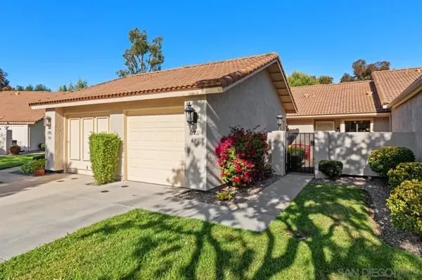 Property Slideshow image 2 of 23 | 17811 corte huasco 69, San Diego, CA, 92128