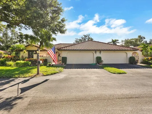 Property Slideshow image 2 of 19 | 7261 golf pointe way way, Sarasota, FL, 34243