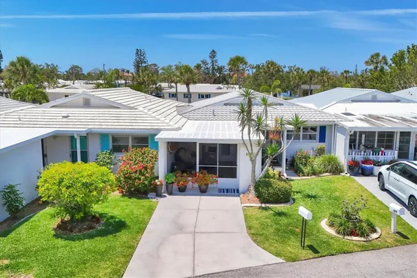 Property Slideshow image 2 of 53 | 608 fair winds dr, Nokomis, FL, 34275