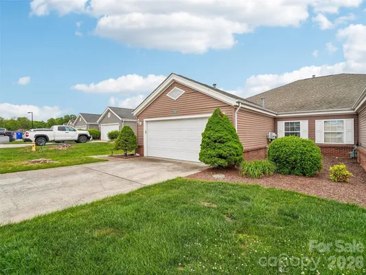 Property Slideshow image 3 of 33 | 21 heather way a, Candler, NC, 28715