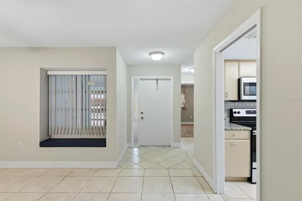 Property Slideshow image 2 of 24 | 6283 green view cir 102, Sarasota, FL, 34231
