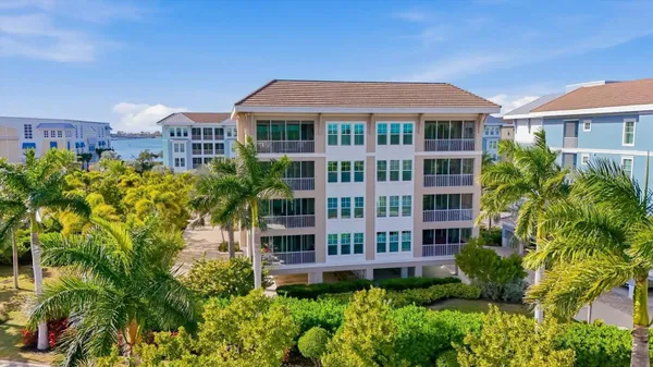 Property Slideshow image 2 of 51 | 395 aruba cir 303, Bradenton, FL, 34209