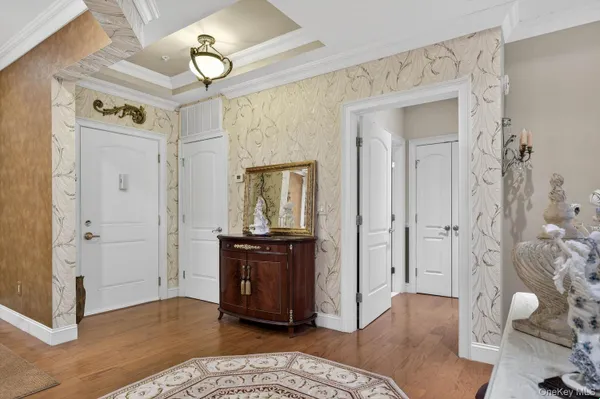 Property Slideshow image 2 of 35 | 366 roosevelt way, North Hempstead, NY, 11590