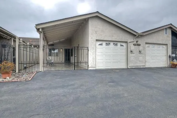 Property Slideshow image 3 of 32 | 1052 plover way, Oceanside, CA, 92057