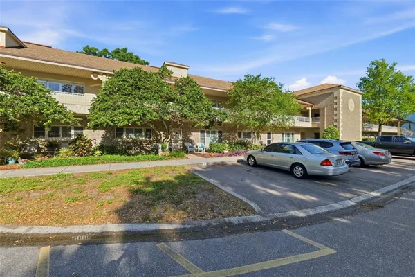 Property Slideshow image 3 of 30 | 2192 swedish dr 26, Clearwater, FL, 33763