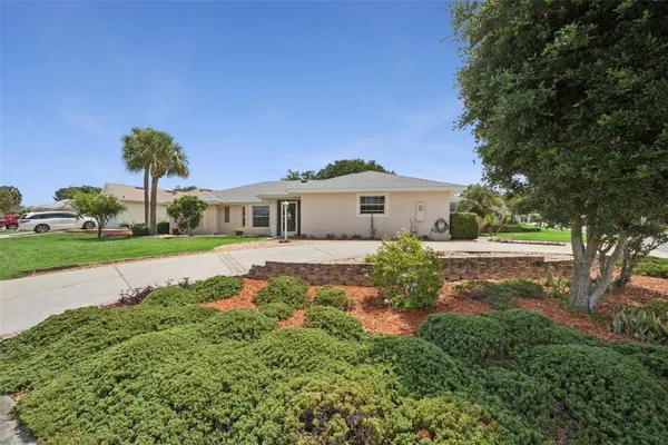 Property Slideshow image 3 of 62 | 21101 braveheart dr, Leesburg, FL, 34748