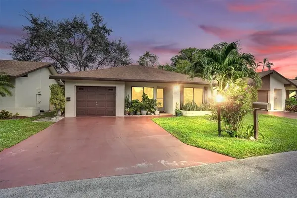 Property Slideshow image 2 of 73 | 1752 sw 19th ave, Deerfield Beach, FL, 33442