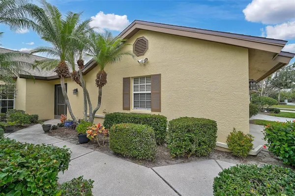 Property Slideshow image 3 of 50 | 7146 lakeside dr, Sarasota, FL, 34243