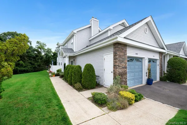 Property Slideshow image 3 of 41 | 533 highland ct, Brookhaven, NY, 11955