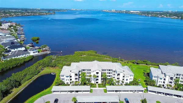 Property Slideshow image 2 of 48 | 850 tidewater shores loop 402, Bradenton, FL, 34208