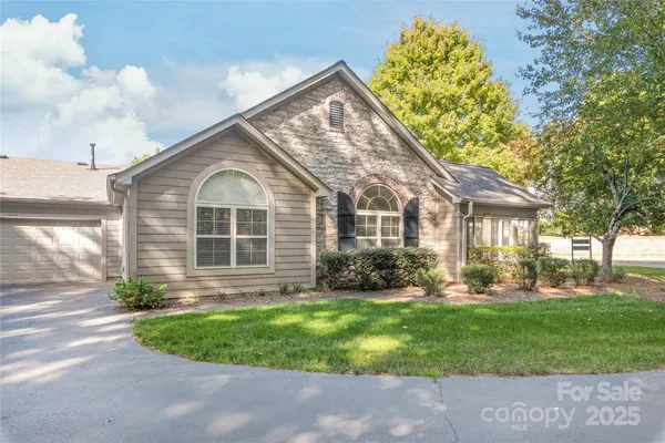 Property Slideshow image 3 of 16 | 3052 polo view ln, Matthews, NC, 28105