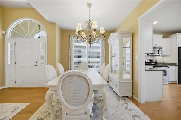 Property Slideshow image 2 of 50 | 518 dunning ln, Chesapeake, VA, 23322