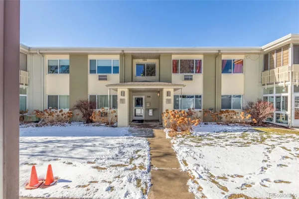 Property Slideshow image 2 of 33 | 725 s clinton st 7b, Denver, CO, 80247