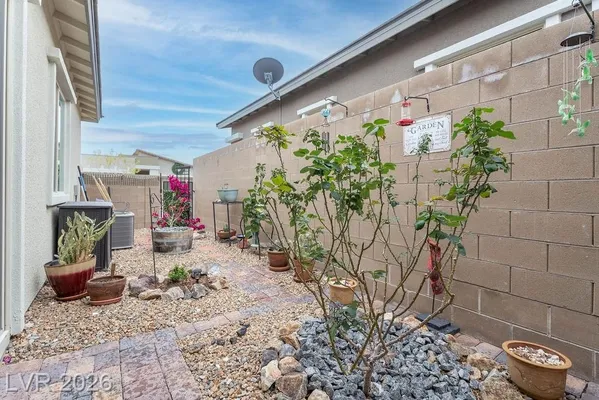 Property Slideshow image 3 of 53 | 921 mayfield manor ln, Las Vegas, NV, 89138
