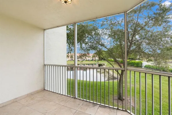 Property Slideshow image 2 of 24 | 7763 southampton ter 215, Tamarac, FL, 33321