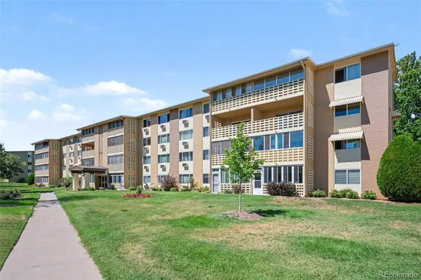Property Slideshow image 3 of 24 | 615 s alton way 7d, Denver, CO, 80247