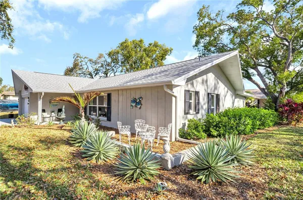 Property Slideshow image 3 of 49 | 1303 glengarry dr, Palm Harbor, FL, 34684