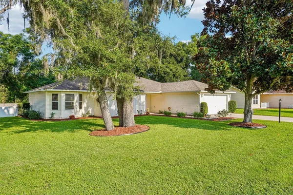 Property Slideshow image 3 of 41 | 108 cherry blossom ln, Lady Lake, FL, 32159