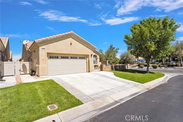 Property Slideshow image 2 of 37 | 10676 lanigan rd, Apple Valley, CA, 92308