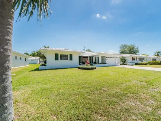 Property Slideshow image 3 of 43 | 9227 143rd st, Seminole, FL, 33776