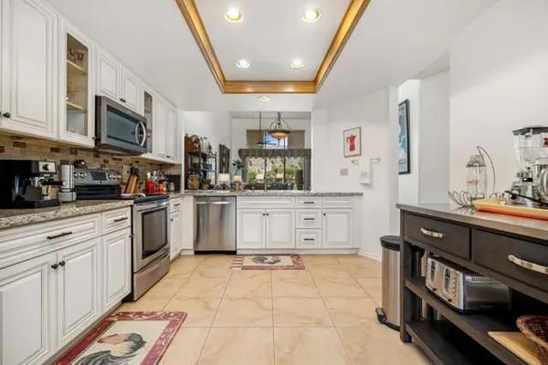 Property Slideshow image 2 of 38 | 54577 oak hl, La Quinta, CA, 92253